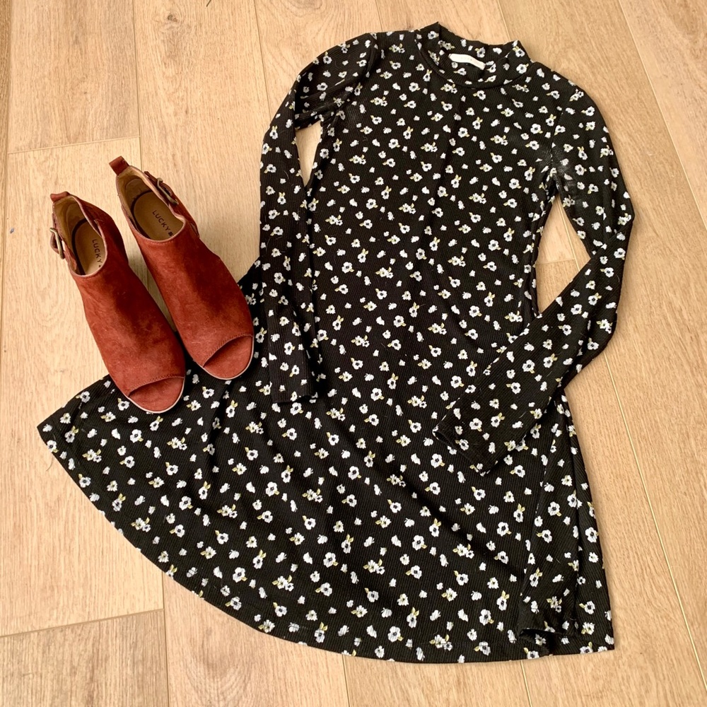Lush Floral Knit Long Sleeve Dress Size Small